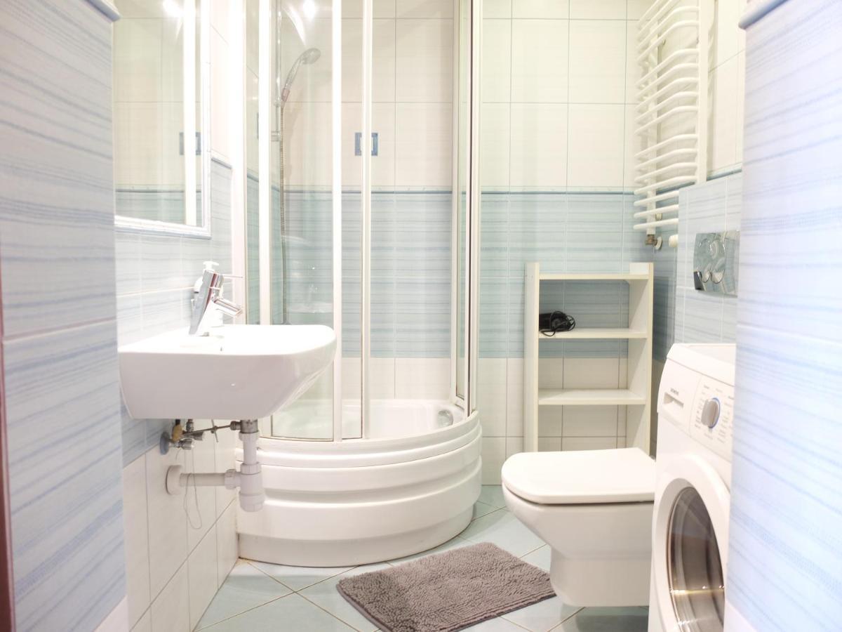 Red Apartment Wroclaw Ngoại thất bức ảnh
